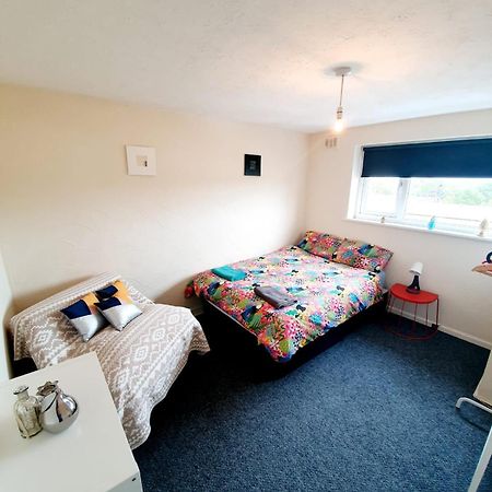 Rayleigh Town Centre 3 Bedroom Apartment מראה חיצוני תמונה