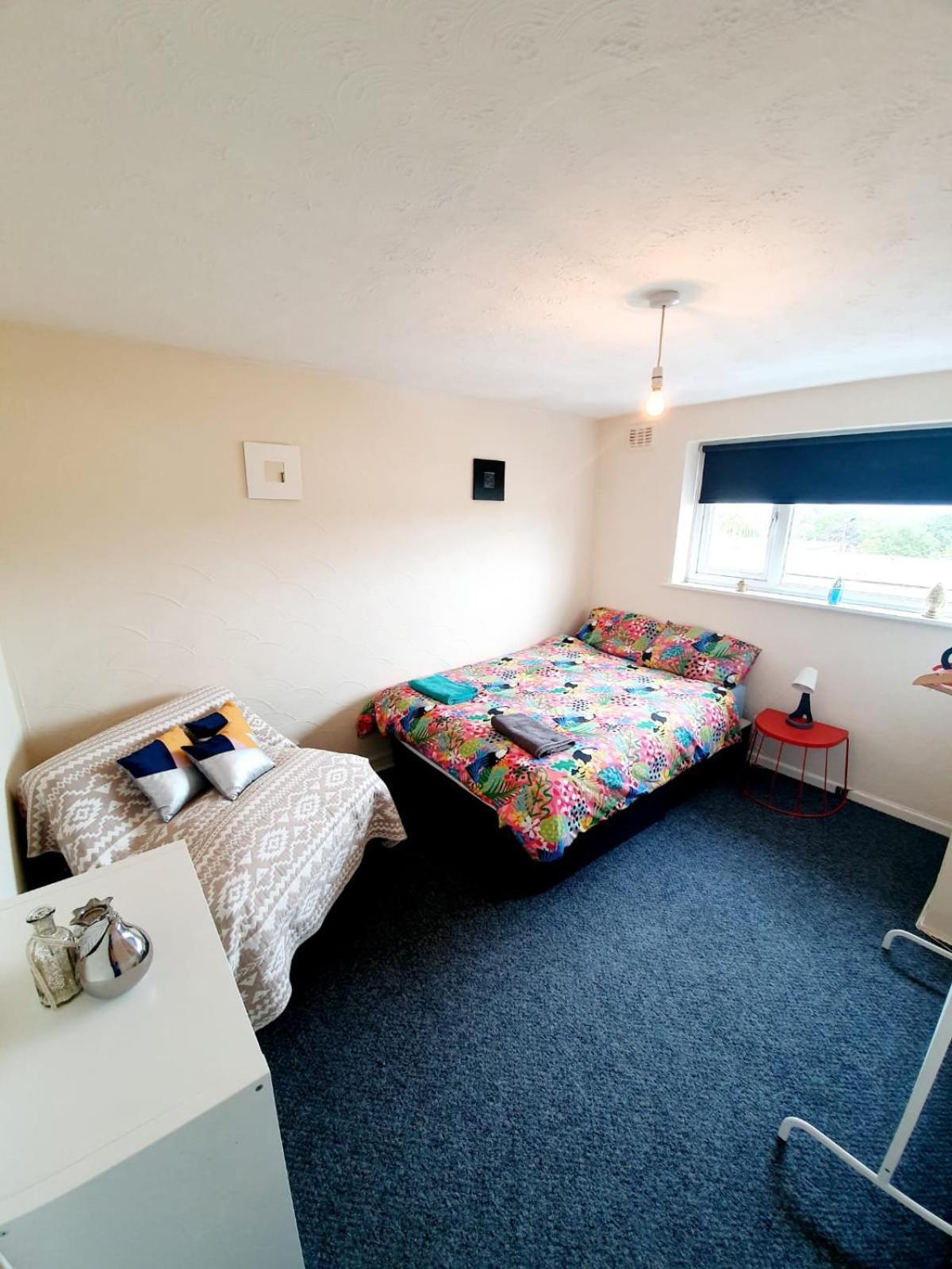Rayleigh Town Centre 3 Bedroom Apartment מראה חיצוני תמונה