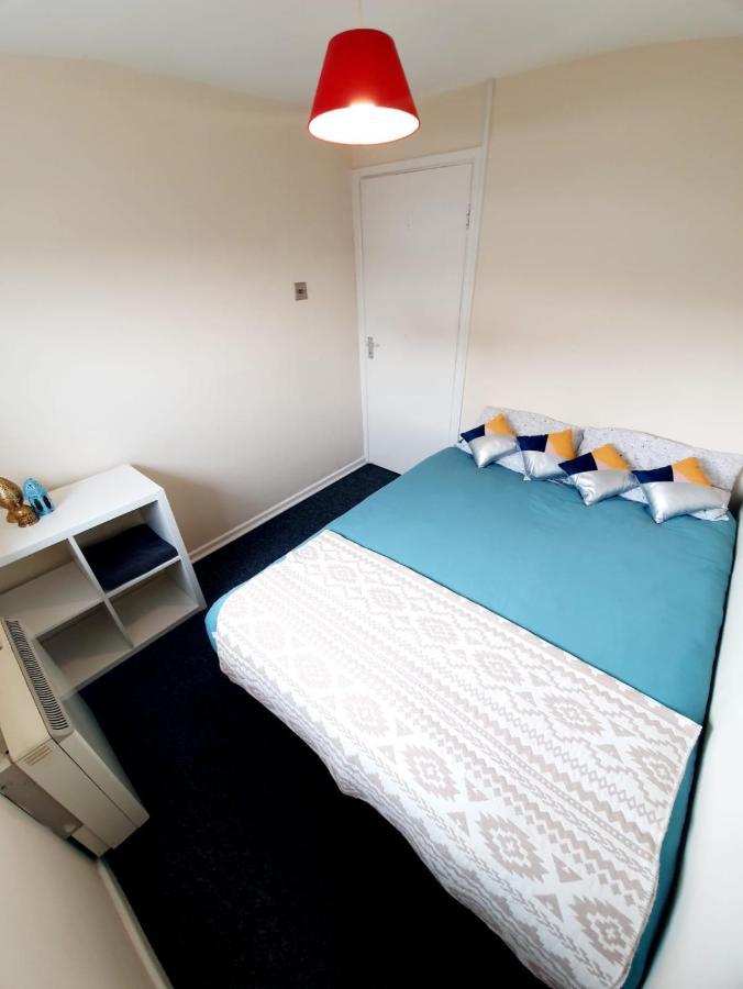 Rayleigh Town Centre 3 Bedroom Apartment מראה חיצוני תמונה