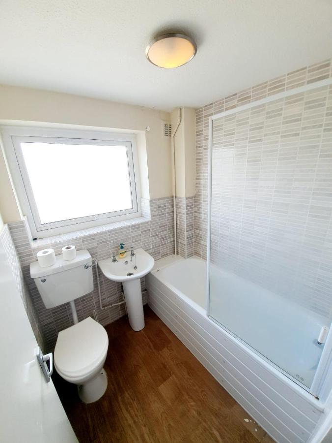 Rayleigh Town Centre 3 Bedroom Apartment מראה חיצוני תמונה
