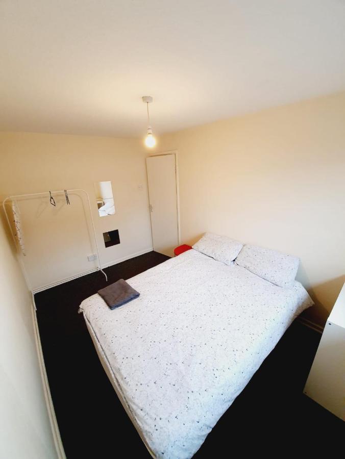 Rayleigh Town Centre 3 Bedroom Apartment מראה חיצוני תמונה